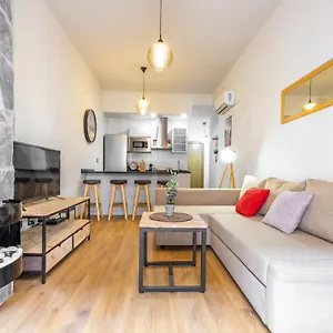 https://cozy-apartment-w-private-parking-malaga-center.es-andalucia.com