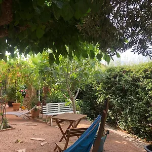 Joli Studio Indépendant, Avec Extérieur Verdoyant à , Hyères France