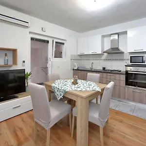 Doris Apartment